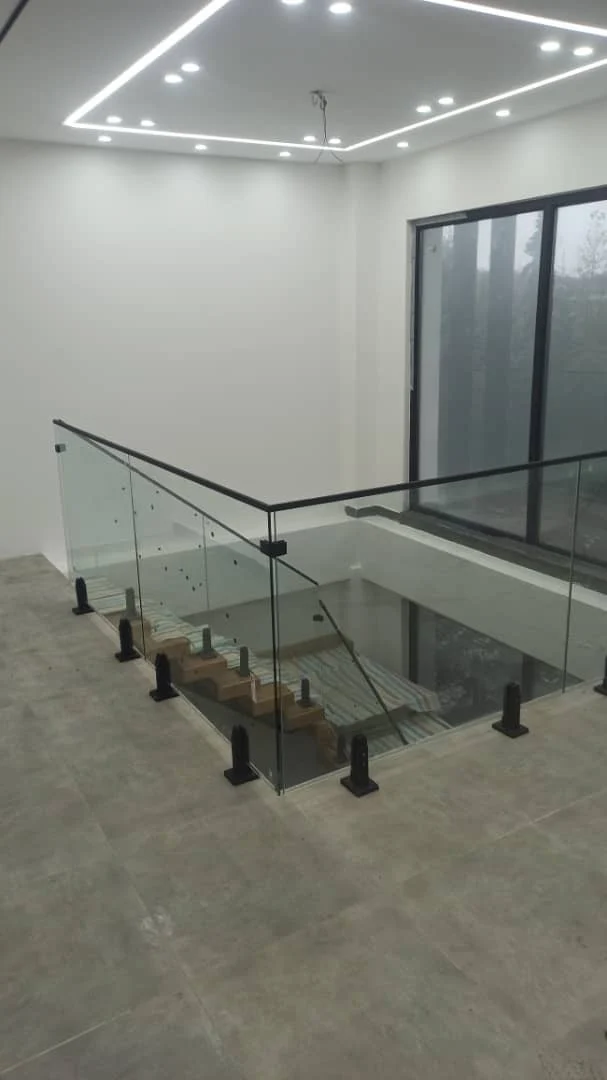 نرده سکوریت با پایه الومینیوم