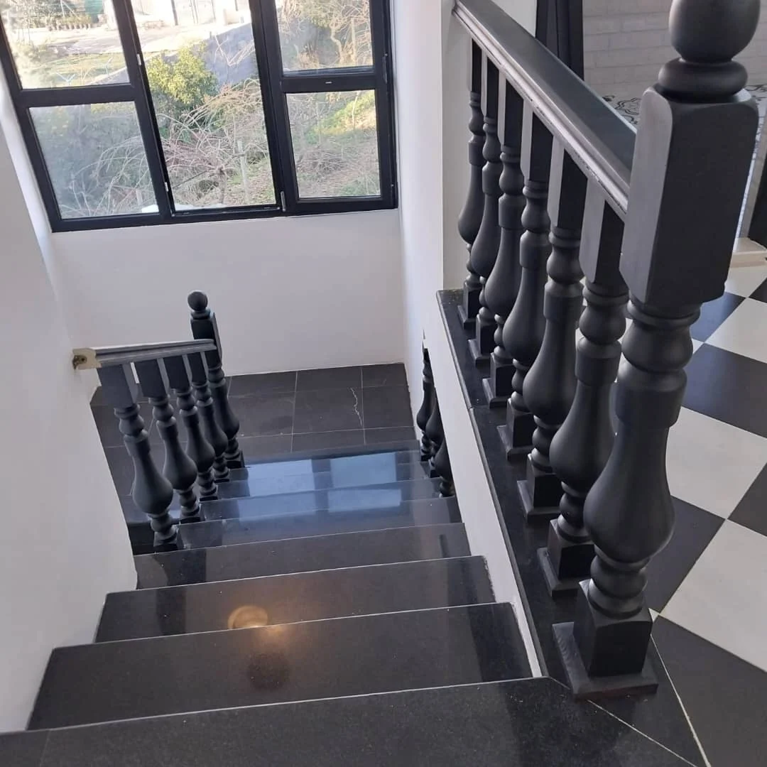 نرده با پایه و دستک چوبی